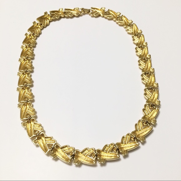 Vintage Chunky Gold Tone Link Necklace - Picture 3 of 8